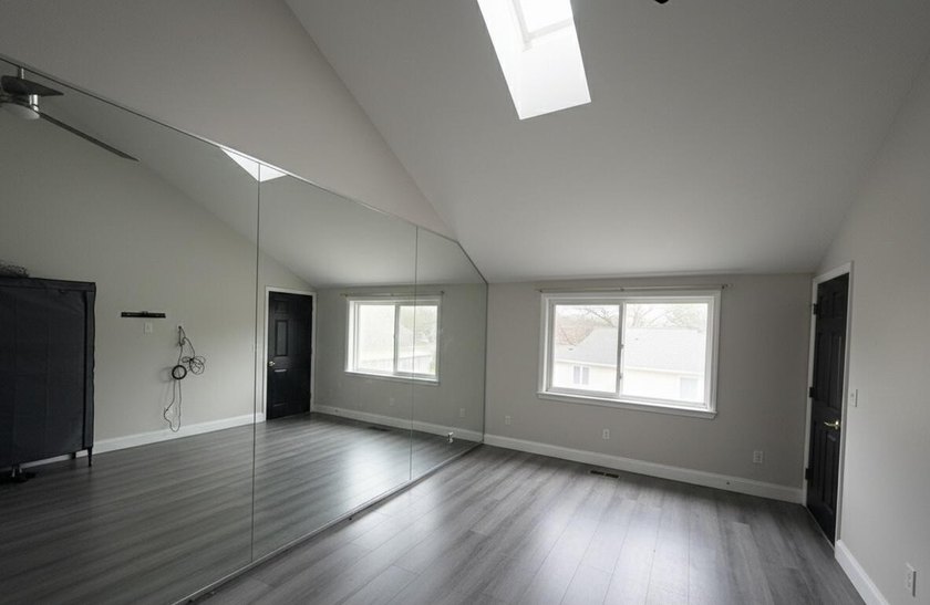 Step into this charming 2-story, 3-bedroom, 2.5-bath villa - photo 2