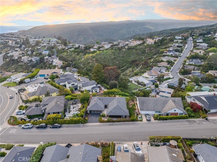 Welcome to your new home at 3019 Cresta Way, Laguna Beach a - photo 23