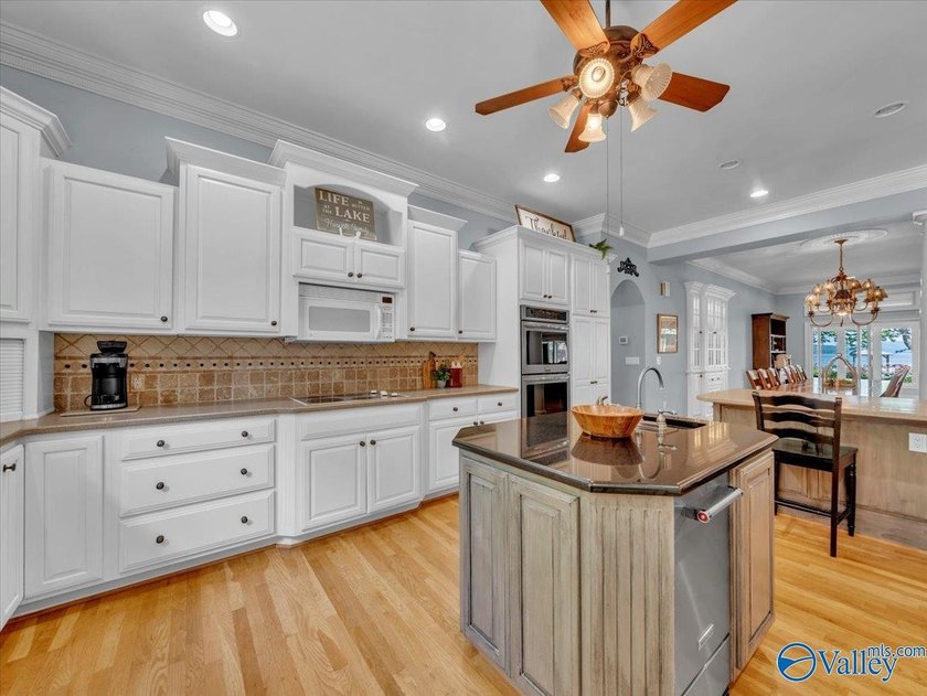 A rare legacy estate on the main channel of Lake Guntersville - photo 23