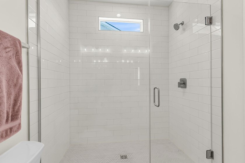 Discover the perfect balance of modern comfort and vibrant - photo 24