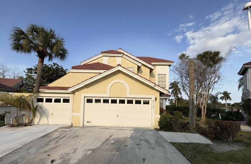 Step into this charming 2-story, 3-bedroom, 2.5-bath villa - photo 4