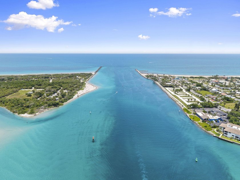 It's all about the view! Enjoy breathtaking marina vistas and - photo 29