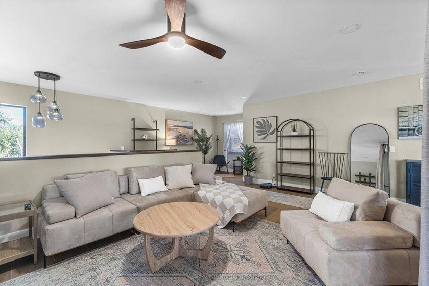 Welcome to your completely renovated dream 2/2 villa in the - photo 6