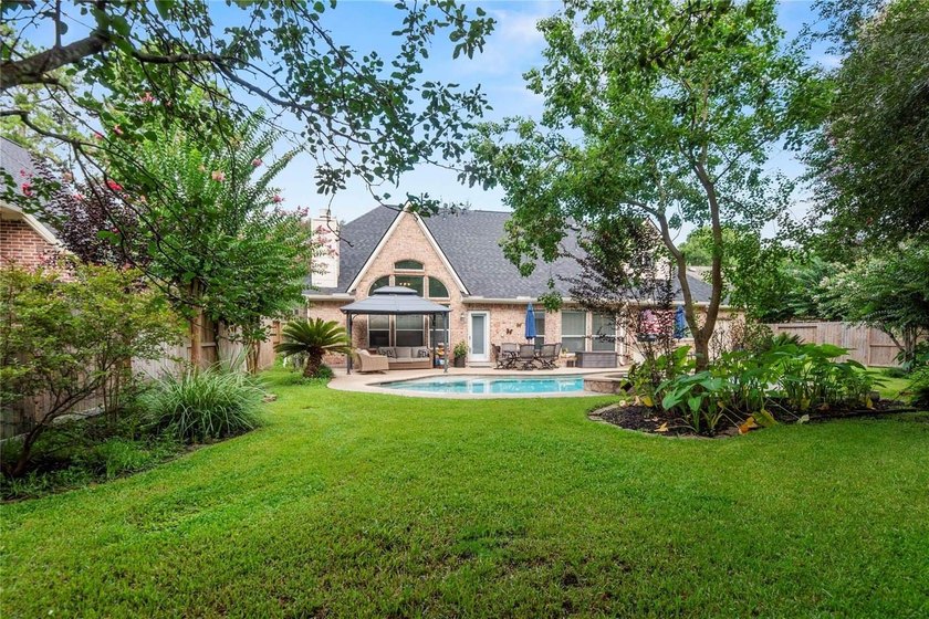 Nestled in Stable Gate, this contemporary home feels like a - photo 39