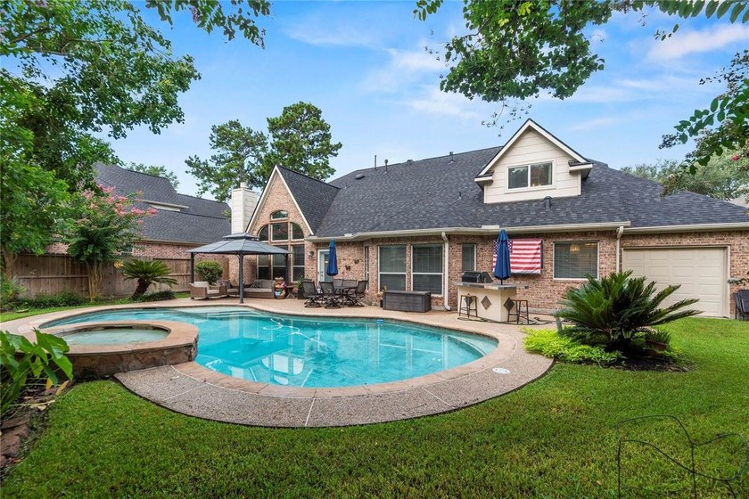Nestled in Stable Gate, this contemporary home feels like a - photo 40