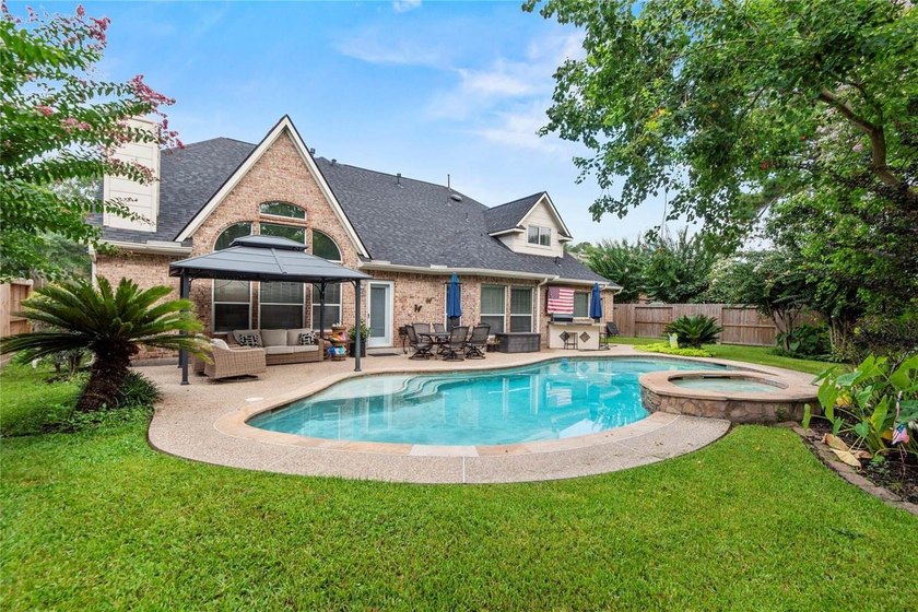 Nestled in Stable Gate, this contemporary home feels like a - photo 41