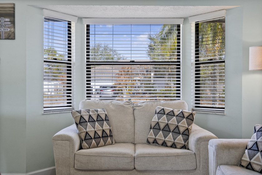Move in ready, NEW ROOF, Motivated seller! This 3 bed, 2 bath, 1 - photo 7