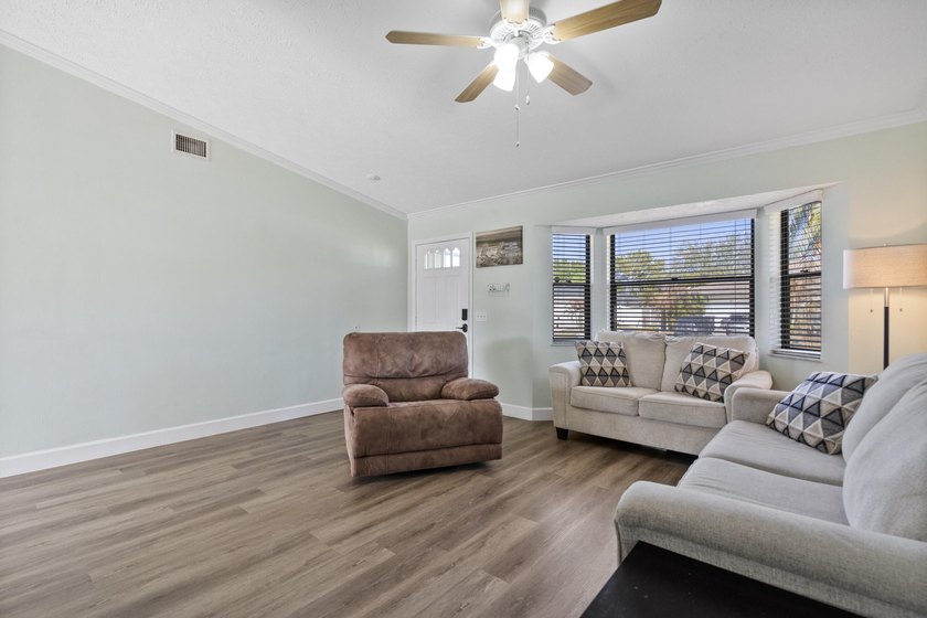 Move in ready, NEW ROOF, Motivated seller! This 3 bed, 2 bath, 1 - photo 8