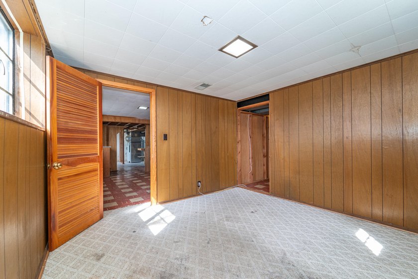 This spacious, classic Ypsilanti Township 3-bedroom, 2.5 bath - photo 15