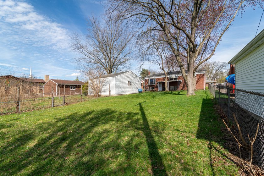 This spacious, classic Ypsilanti Township 3-bedroom, 2.5 bath - photo 22