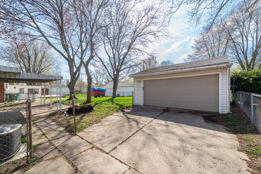 This spacious, classic Ypsilanti Township 3-bedroom, 2.5 bath - photo 23