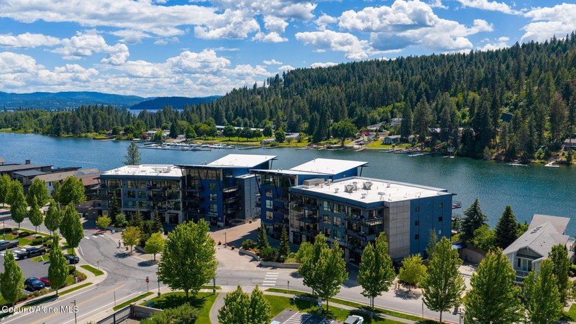 Experience elevated waterfront living in one of Coeur'd'Alene's - photo 2
