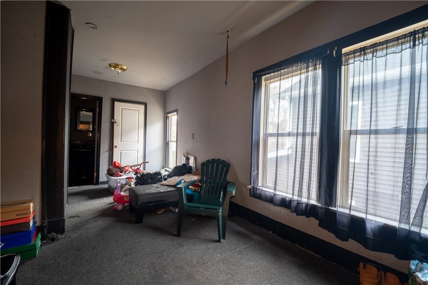 Welcome to a home where space, comfort, and everyday living come - photo 4