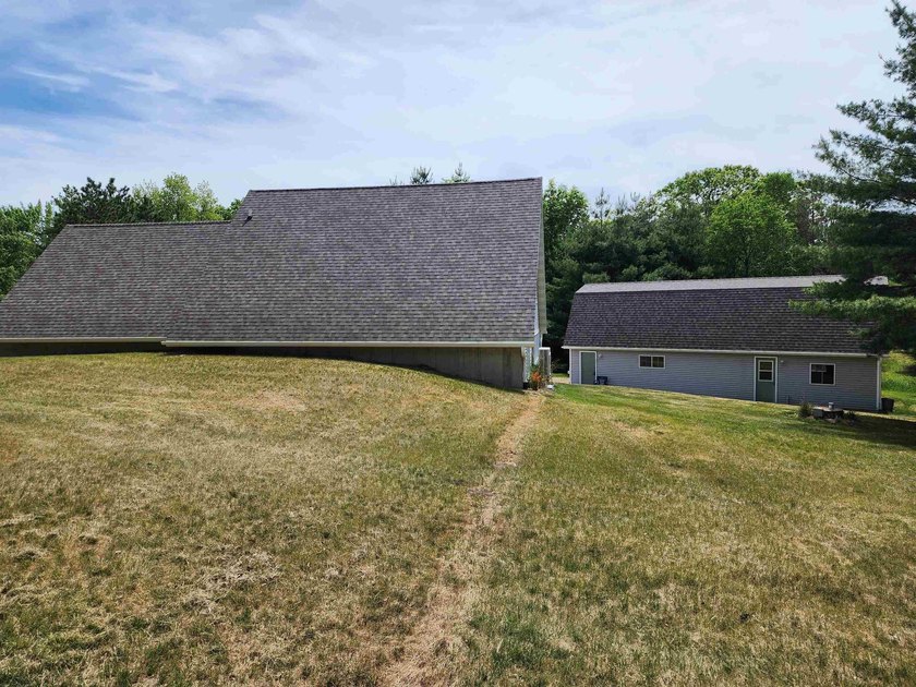 Located on a dead end with a boat ramp to beautiful emerald - photo 12