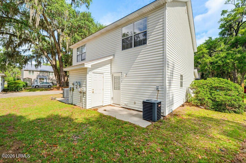 Left side of this townhome in quiet residential neighborhood - photo 20