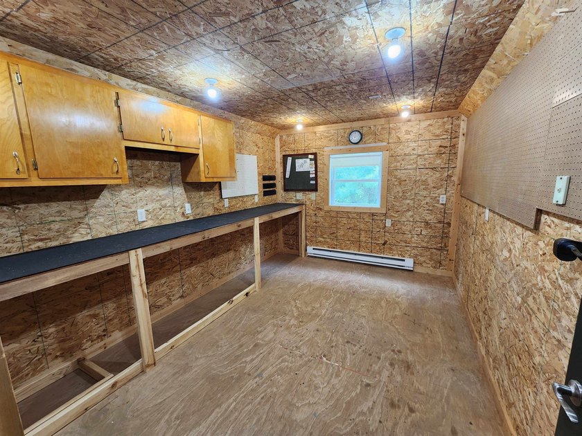 Located on a dead end with a boat ramp to beautiful emerald - photo 31