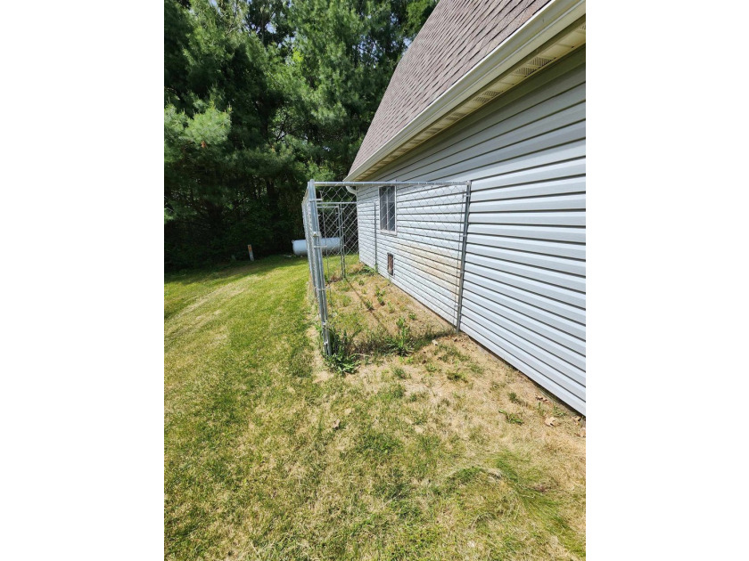 Located on a dead end with a boat ramp to beautiful emerald - photo 34