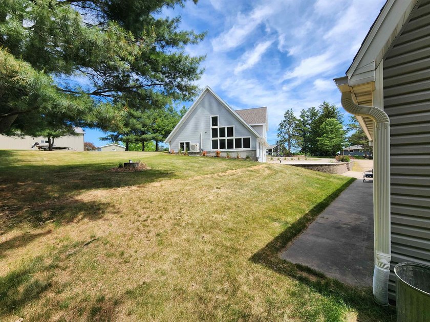 Located on a dead end with a boat ramp to beautiful emerald - photo 36