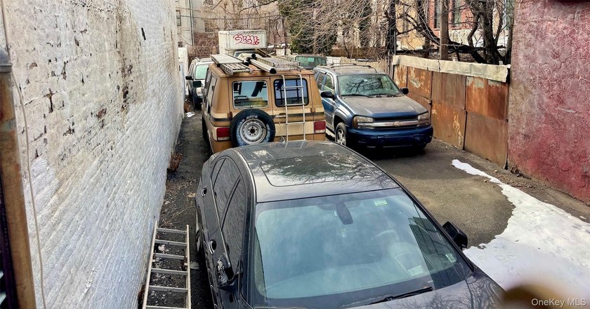 Calling All Investors, Developers &amp; End-Users!!! 2,000 Sqft - photo 4