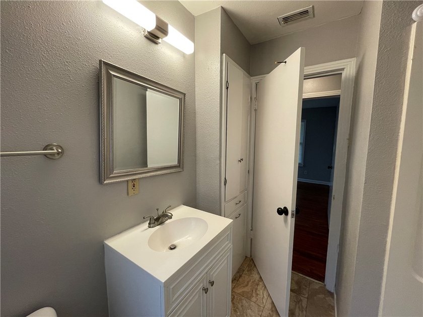 Charming and centrally located, 4426 Wesley Dr offers a - photo 13