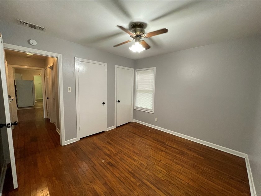 Charming and centrally located, 4426 Wesley Dr offers a - photo 15