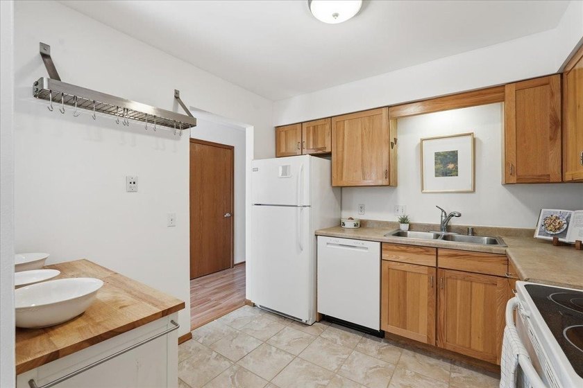 Show Date 6/25. Located off a serene one-way road, this - photo 15