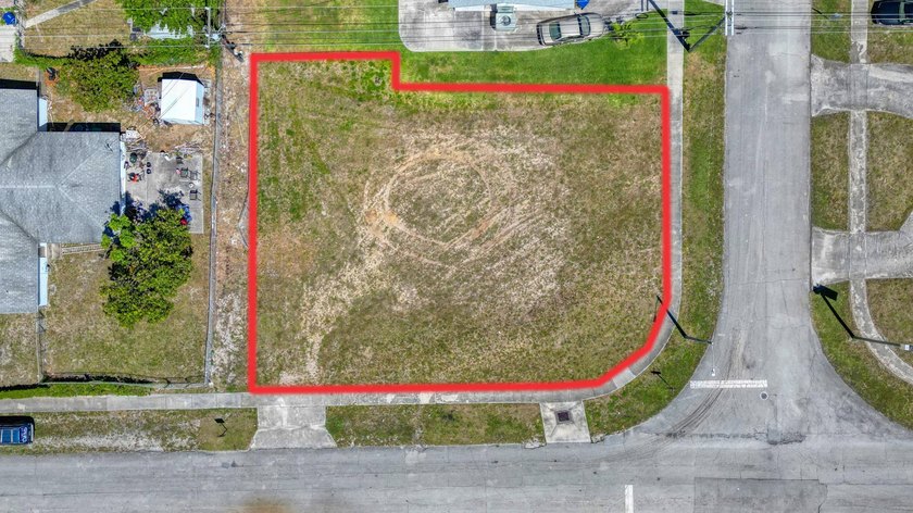Exclusive and Prestine Corner Lot located in the subdivision of - photo 8