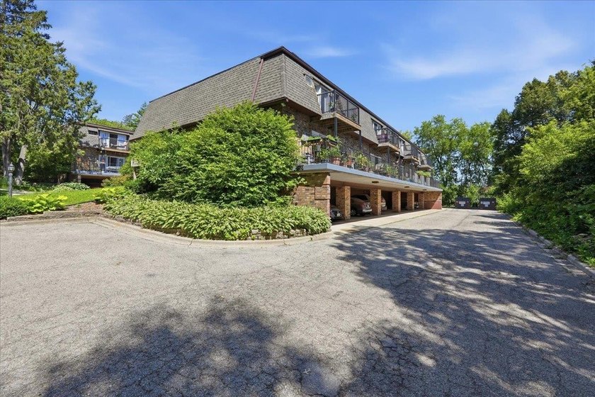 Show Date 6/25. Located off a serene one-way road, this - photo 35