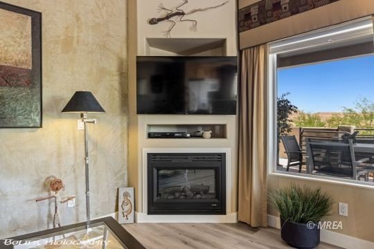 Check out this great condo with an amazing front courtyard - photo 13