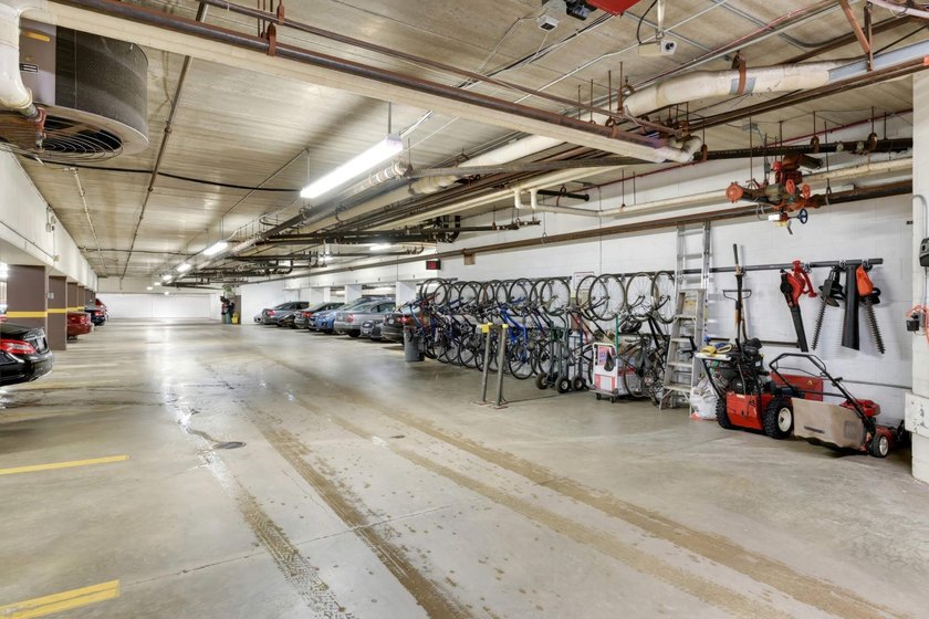 Welcome to your dream condo in the heart of Uptown, Minnesota! - photo 21