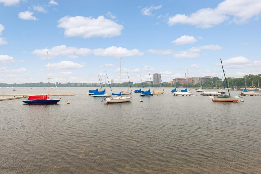 Welcome to your dream condo in the heart of Uptown, Minnesota! - photo 25