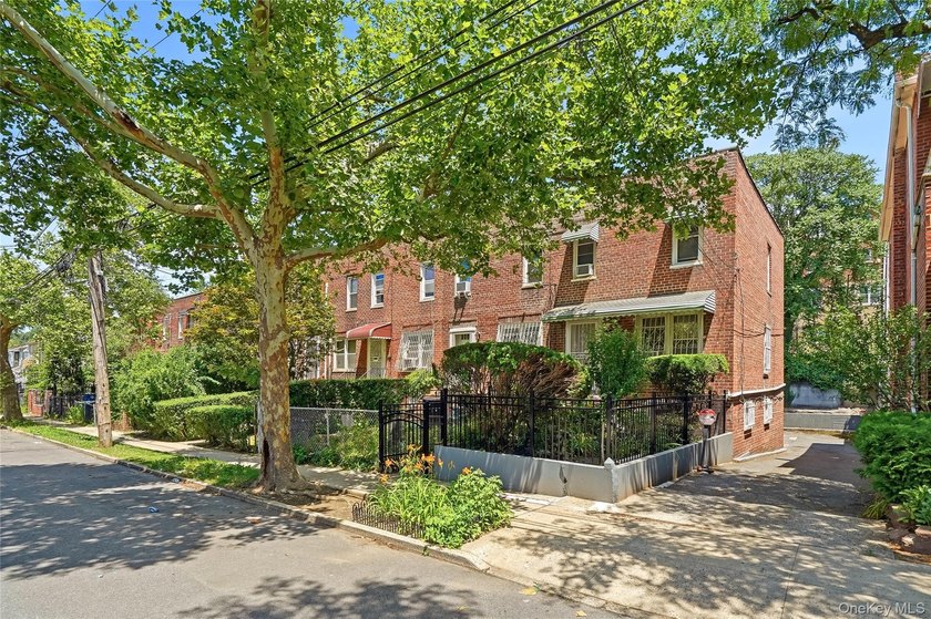 Welcome Home! Come to this beautiful tree-lined neighborhood - photo 22