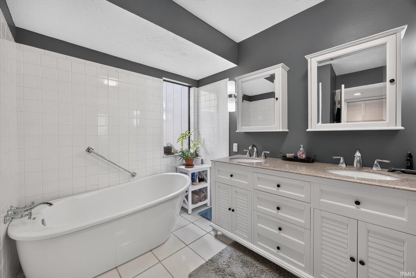 If you are looking for carefree living in a golf course - photo 24
