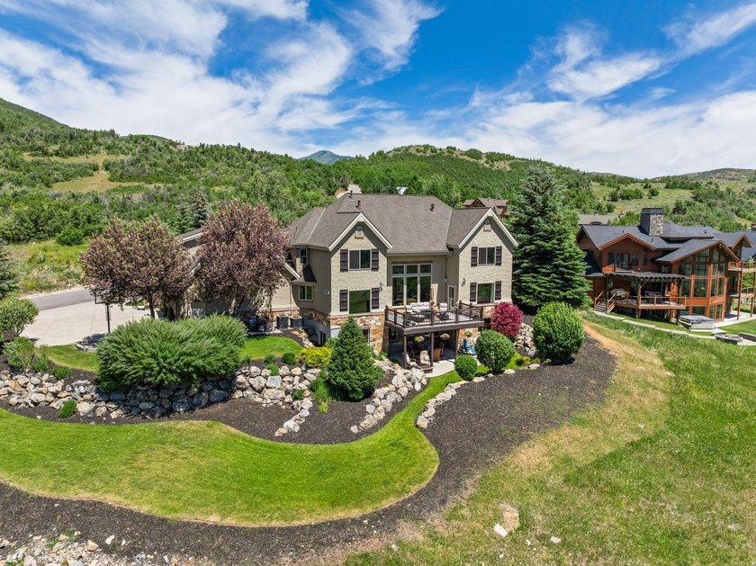 A rare mountain masterpiece where luxury living meets - photo 4