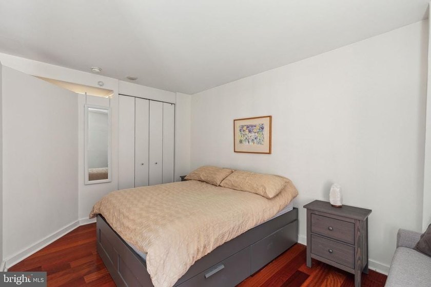 Live right on Rittenhouse Square! Step out of the lobby, cross - photo 14