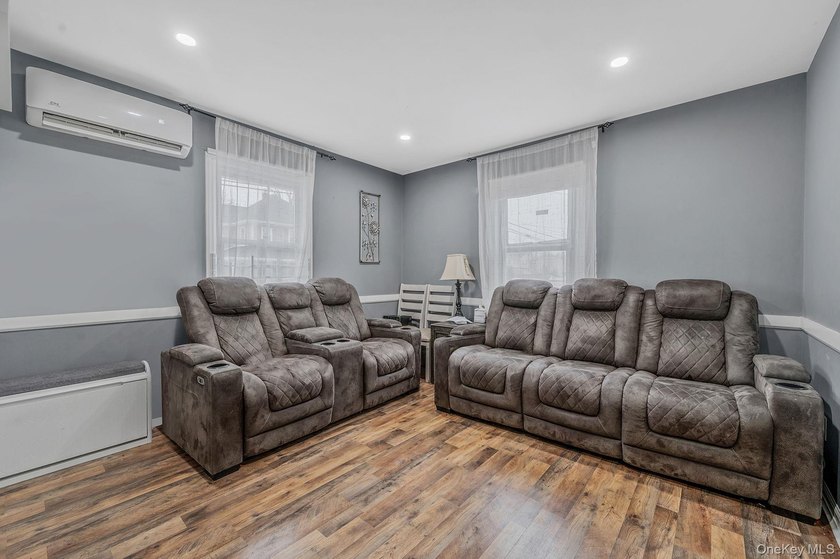 Charming and cozy starter home with very low taxes! This lovely - photo 5