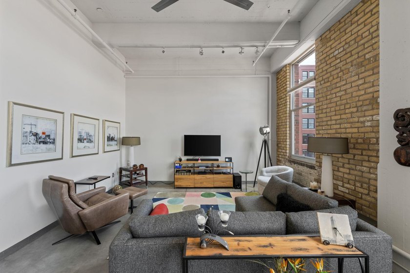 Live in the heart of the North Loop at Tower Lofts. This - photo 4