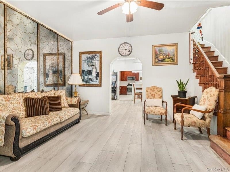 Beautiful Colonial featuring 4 bedrooms and 3 bathrooms - photo 2