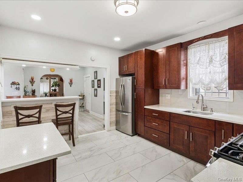 Beautiful Colonial featuring 4 bedrooms and 3 bathrooms - photo 5