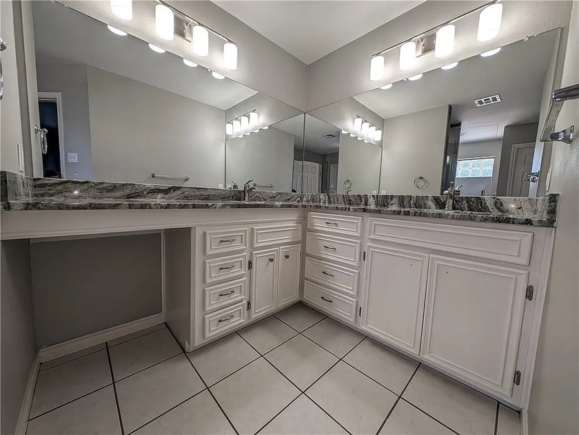 Welcome to 100 Lone Oak in Portland, Texas - a beautifully - photo 13