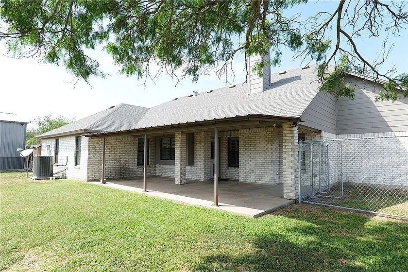 Welcome to 100 Lone Oak in Portland, Texas - a beautifully - photo 24