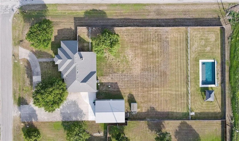 Welcome to 100 Lone Oak in Portland, Texas - a beautifully - photo 32