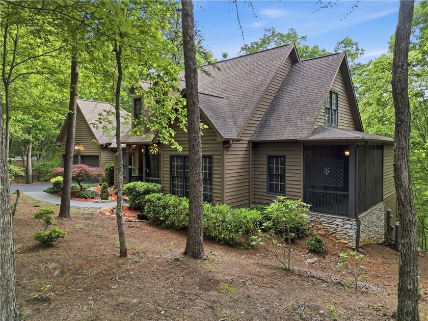 Welcome home to a stunning, fully updated 4-bedroom, 3.5-bath - photo 3