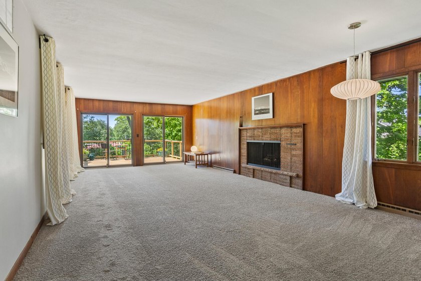 Mid Century sprawling home offers so many spaces to entertain - photo 2