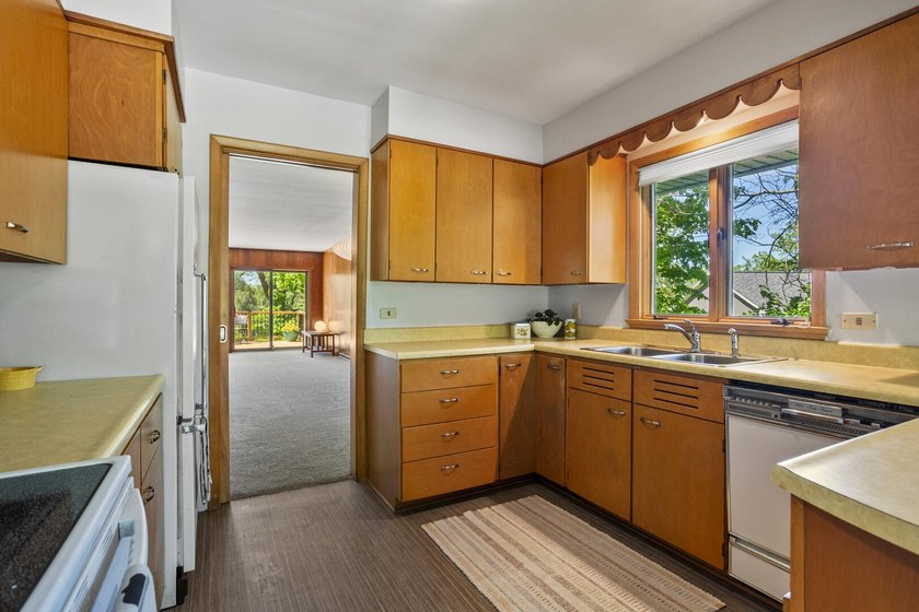Mid Century sprawling home offers so many spaces to entertain - photo 10
