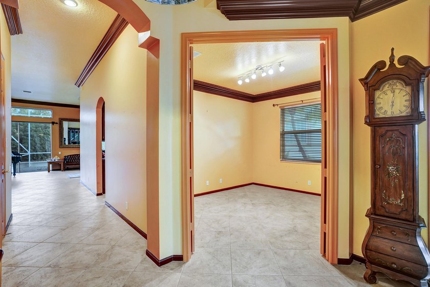 Beautiful Mediterranean-style 1-story home on a desirable corner - photo 2