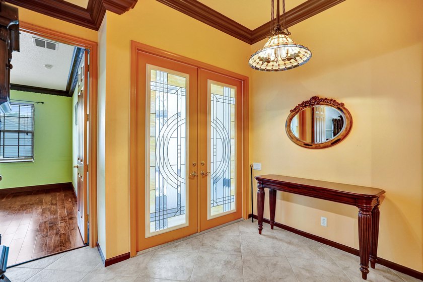 Beautiful Mediterranean-style 1-story home on a desirable corner - photo 9