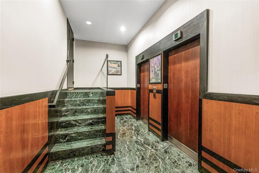 Bright, South-Facing Junior One-Bedroom in Prime Sutton Place - photo 10