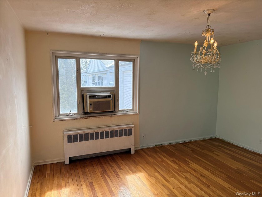 Garden-style 2-bedroom co-op located on a beautiful tree-lined - photo 7