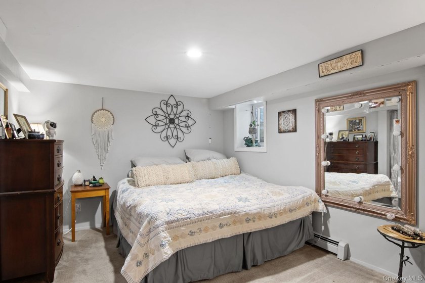 Stunning 4-BR, 2-Bath expanded Cape in the heart of Massapequa - photo 18